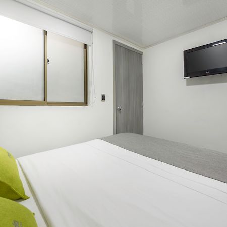 Ayenda 1024 Agora Inn Hotel Bogota Bagian luar foto